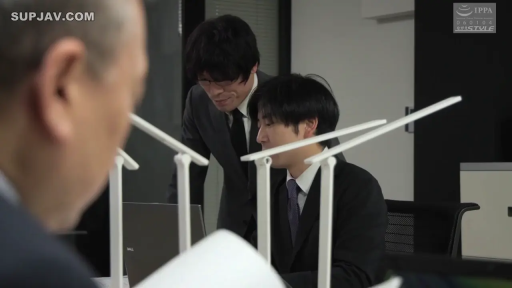 脸部 · 办公室 · 站立 · 电脑 · 认真 · 办公 · 西装 · 职场