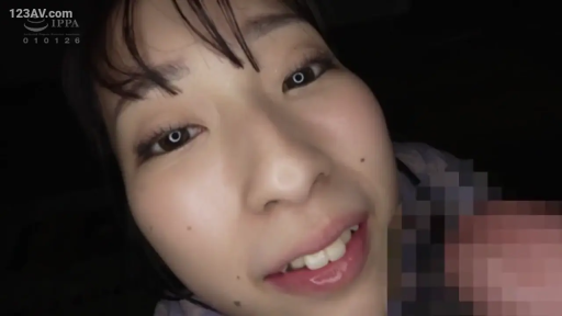 抬腿 · 陶醉 · 自慰 · 白色内裤 · 客厅沙发 · 下体特写