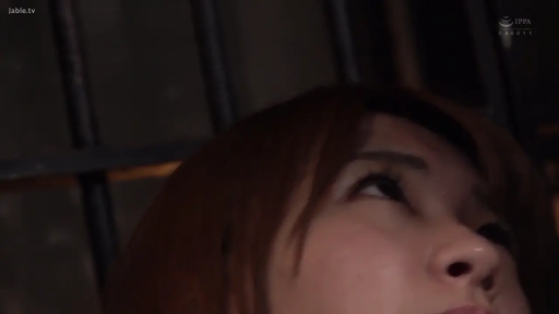 足部特写 · 暗室 · 常服 · 昏暗 · 白袜 · 抬腿 · 足交