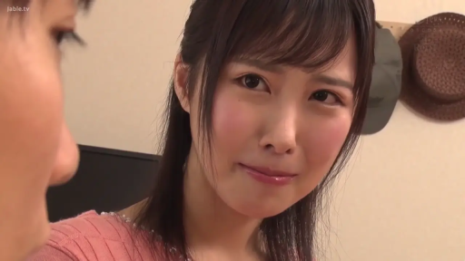 Indoor · Close-up of the face · shy · 居家 · Gaze · 侧坐 · 粉色针织衫 · 帽子