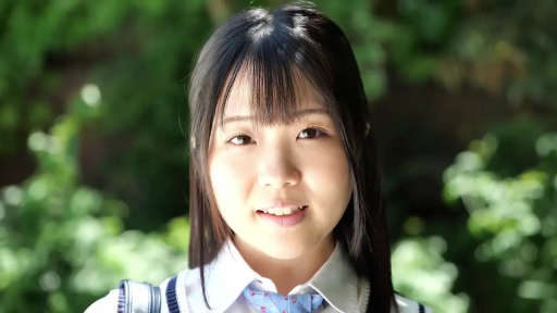 室内 · 面部 · 办公椅 · 微笑 · 端坐 · 自我介绍 · 露肩礼服 · 女优采访