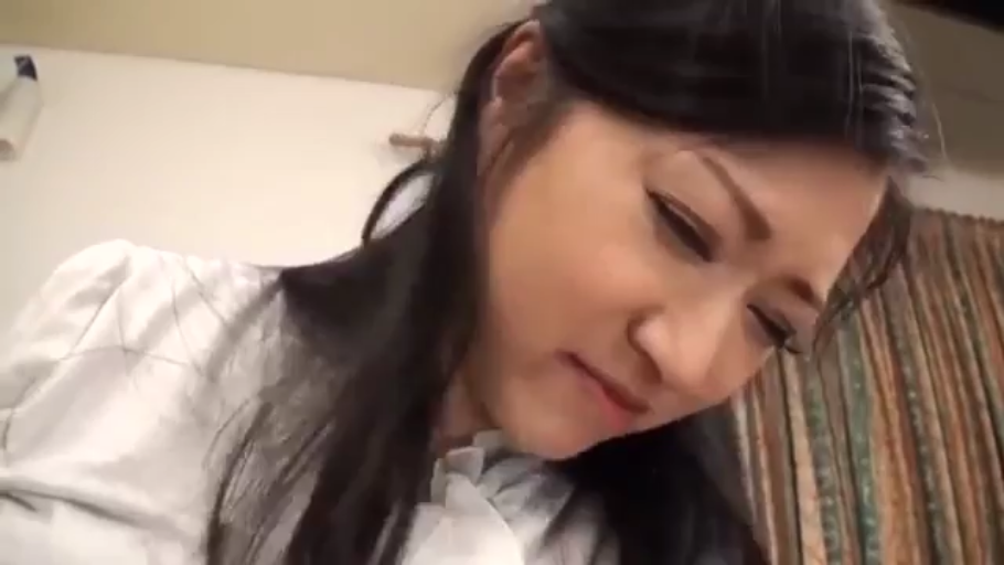 室内 · 脸部特写 · 白色衬衫