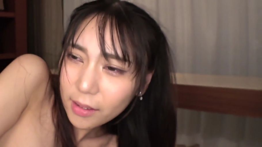 仰卧开腿 · 床上 · 多人 · 痛苦 · 下体特写 · 蕾丝内裤 · 群交抚摸