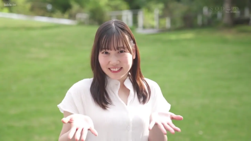 室内 · 站姿 · 盆栽 · 微笑 · 面对镜头 · 半身 · 双人 · 礼服