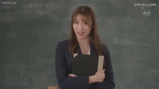 教室 · 站姿 · 微笑 · 职业装 · 上半身 · 黑板 · 教师制服 · 持物