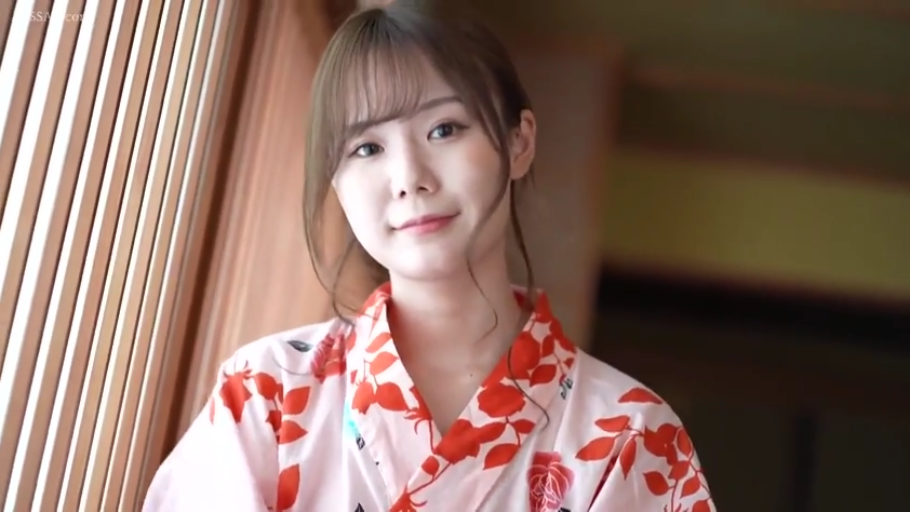 和室 · 微笑 · 半身特写 · 对视 · 正面 · 浴衣 · 成年女性