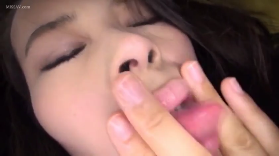 室内 · 迷离 · 仰卧 · 面部特写 · 裸体 · 长发 · 手指入口