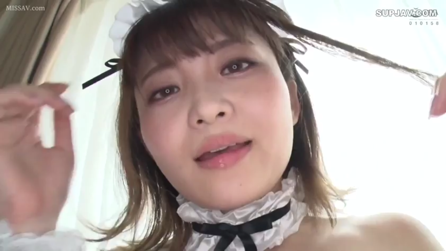 室内 · 中景 · 平静 · 互动 · 男女 · 环抱 · 丝质睡衣