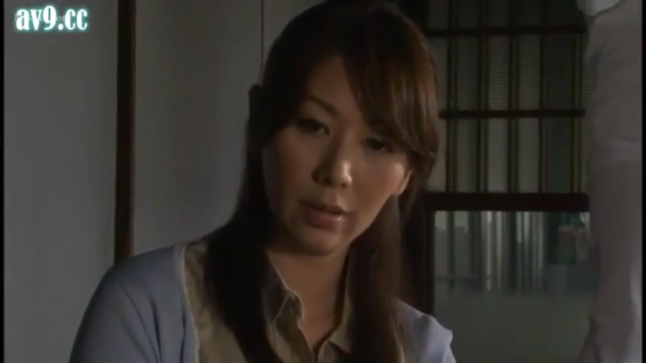 站立 · 自然 · 厨房 · 居家服 · 监控视角 · 整理 · 家电