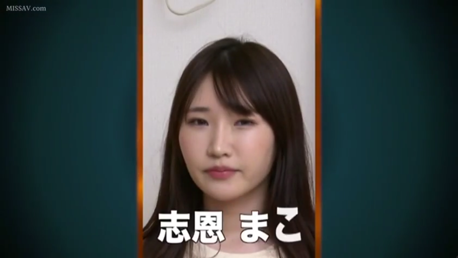 室內 · 平靜 · 面部特寫 · 注视镜头 · 端坐 · 浅色上衣