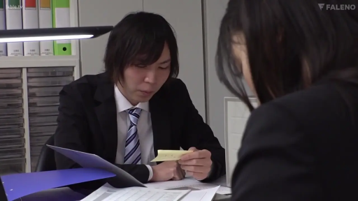 坐姿 · 严肃 · 面部 · 办公室 · 领带 · 便签 · 职场剧情 · 阅读便签