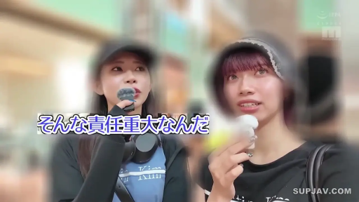 站立 · 半身 · 屋外 · 休闲服