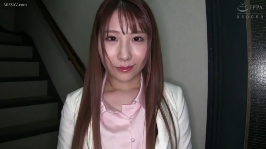 面部 · 站立 · 微笑 · 楼梯间 · 楼梯 · 注视 · OL · 职业套装