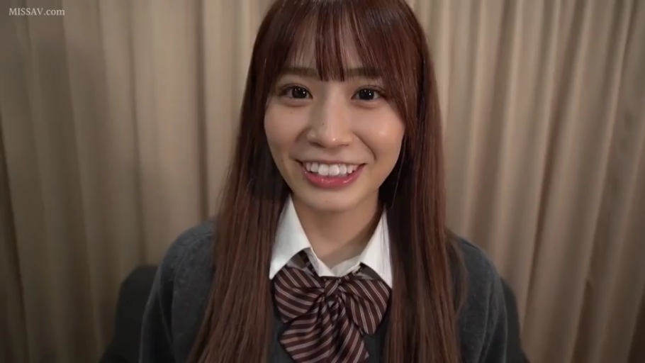 室内 · 脸部特写 · 微笑 · 对视 · JK制服 · 长发 · 正面