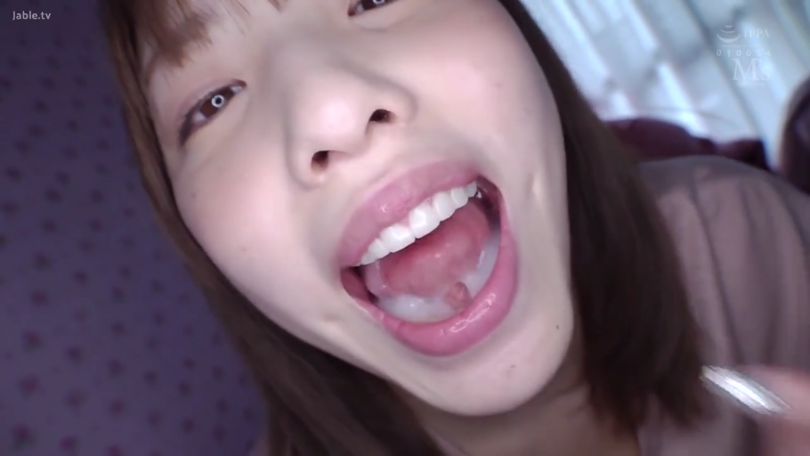 Indoor · 第一视角 · 张口 · 面部特写 · Casual clothes · Tilt head back · 口交动作