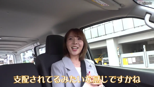 坐姿 · 中景 · 微笑 · 职业装 · 谈话 · 车内 · 素人 · 安全带