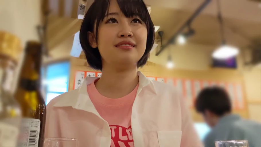 卧室 · 跪姿 · 臀部特写 · 局部打码 · 拉扯内裤 · 系带内衣