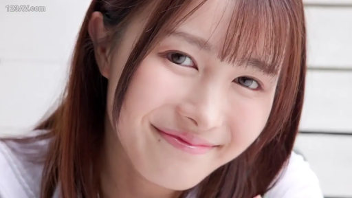 室内 · 脸部特写 · 白色上衣