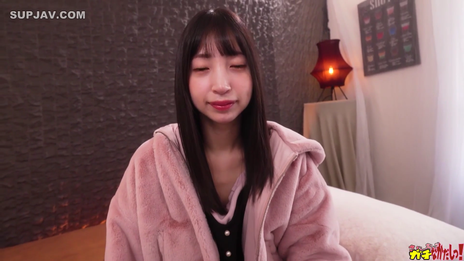 室内 · 第一视角 · 全裸 · 陶醉 · 私处特写 · 自慰 · 仰卧 · 按摩棒