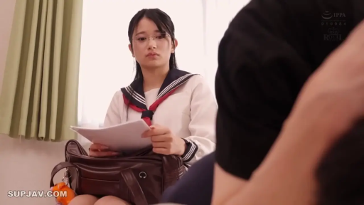 室内 · 严肃 · 眼镜 · 半身 · 水手服 · 端坐 · 学生包 · 持纸