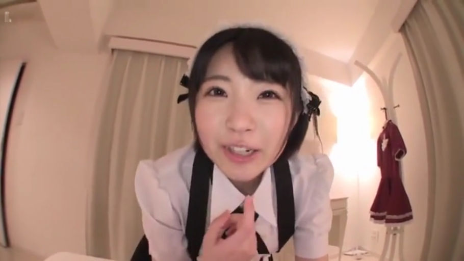 投入 · 站立 · 中景 · 亲吻 · 走廊 · 卫衣 · 居家场景