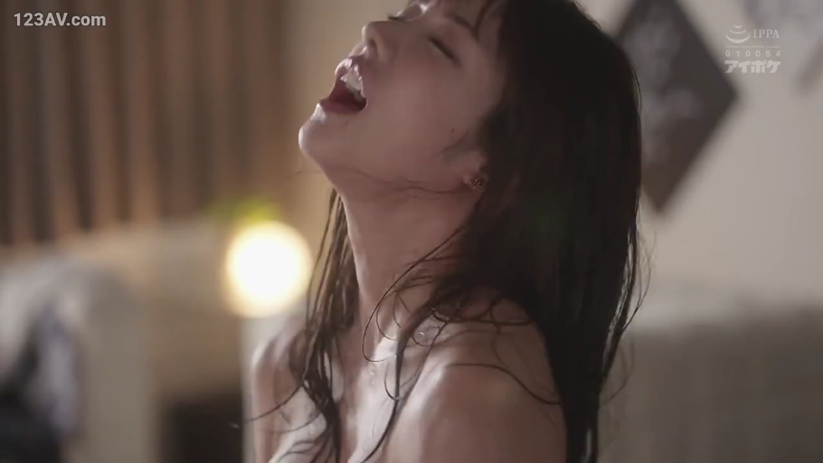 室内 · 全裸 · 陶醉 · 头部特写 · 湿发 · 仰面 · 达到高潮