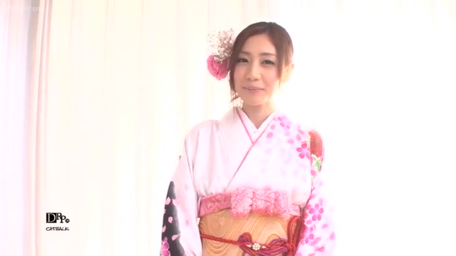 室内 · 站姿 · 微笑 · 半身 · 注视 · 和服 · 亚洲女性 · 头饰