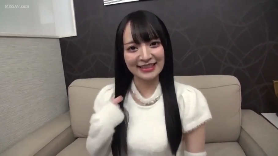 室内 · 胸部 · 跪坐 · 微笑 · 床 · 多人 · 抚摸 · 粉色内衣