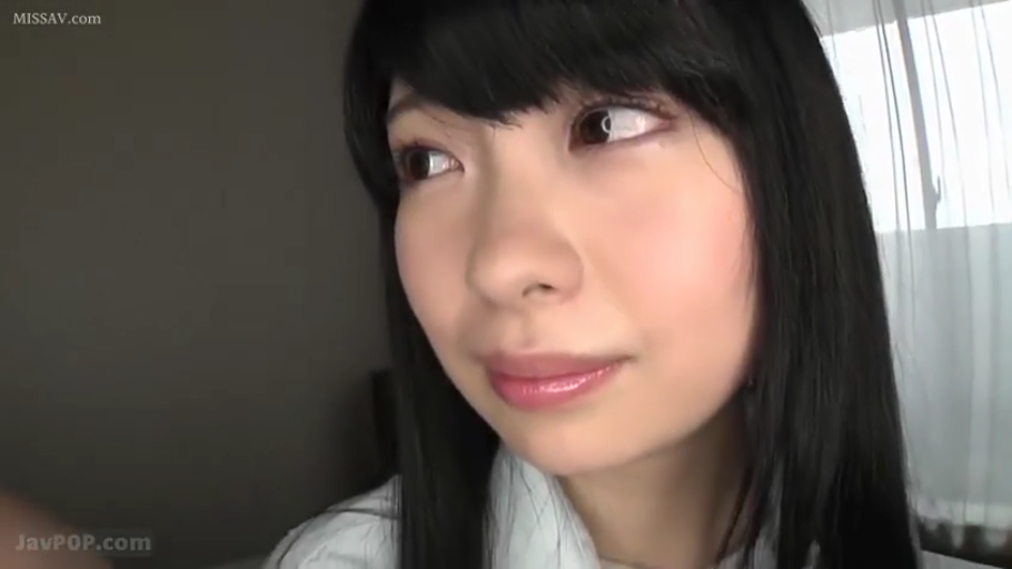 室内 · 坐姿 · 面部 · 平静 · 注视 · JK制服 · 俯拍视角
