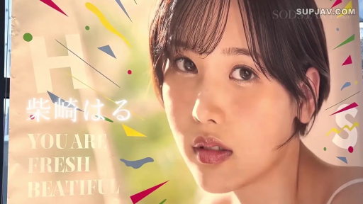 室内 · 脸部特写 · 注视 · 诱惑 · 短发 · 白色吊带 · 正面 · 海报