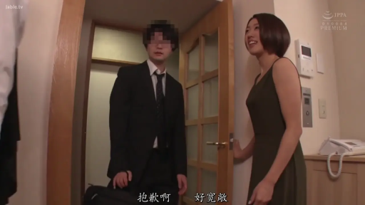 站立 · 中景 · 连衣裙 · 玄关