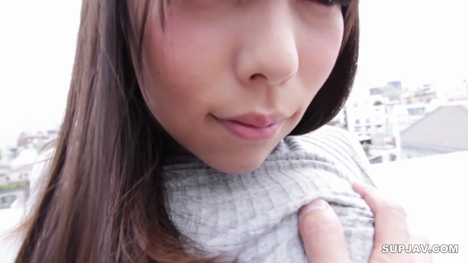 脸部特写 · 针织衫 · 楼顶