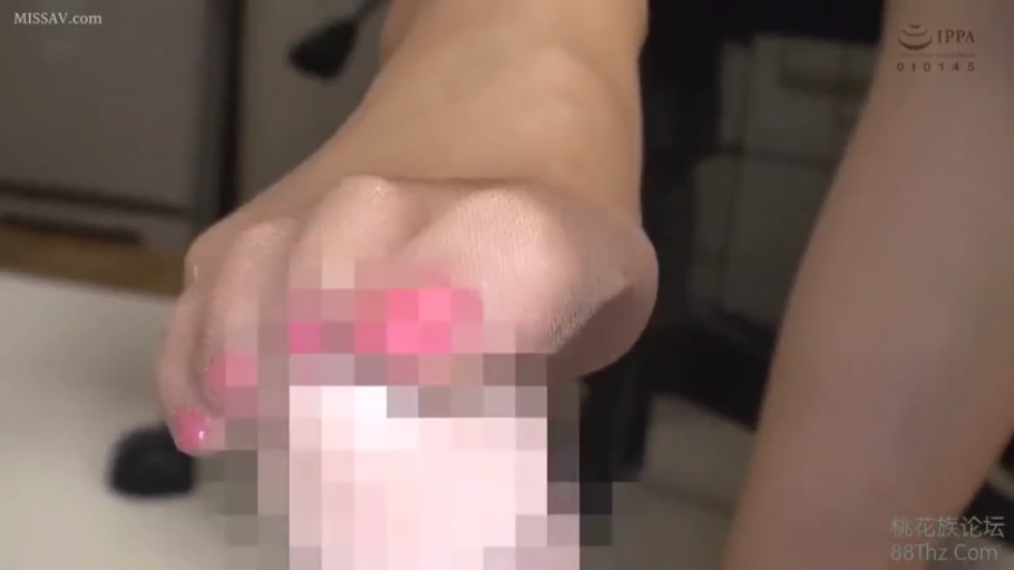 室内 · 足部特写 · 抬腿 · 足交 · 肉色丝袜