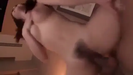 室内 · 骑乘位 · 抽送 · 全裸 · 床 · 动态模糊 · 全身特写 · 动情