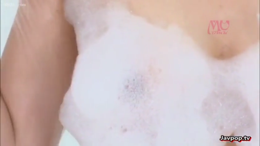 胸部 · 全裸 · 浴室 · 站姿 · 泡沫 · 洗澡 · 成人