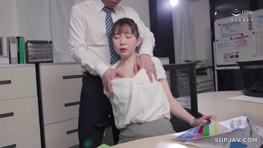 座り姿勢 · 胸部のクローズアップ · 楽しんで · 职业套装 · 办公文件 · 职场骚扰 · 办公区 · 胸部按摩