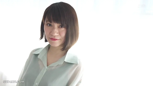 坐姿 · 交谈 · 全景 · 自然 · 客厅 · 茶几 · 居家服 · 素人
