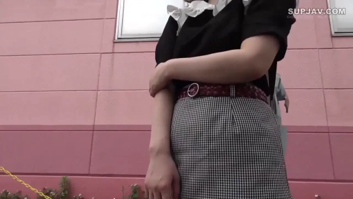 Stand · Stand · 腹部 · 黑衣 · 街拍视角 · 粉色墙边