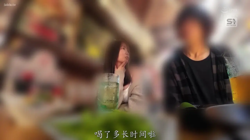 针织衫 · 坐姿 · 饮酒 · 脸部特写 · 高度模糊 · 饮料 · 居酒屋 · 思考