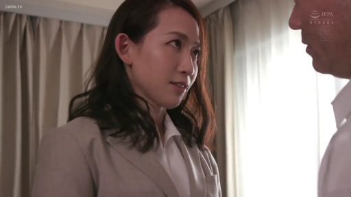 室内 · 真剣 · 站立 · 顔のクローズアップ · ビジネススーツ · 成人内容 · 对视 · 窗帘