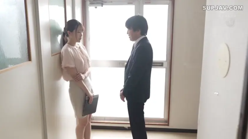 室内 · 坐姿 · 面部 · 看手机 · 手机 · 长发 · 惊讶 · 浴袍