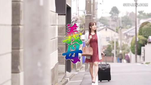 Whole body · Suitcase · 自然 · 行走 · Outdoor street · 红色连衣裙 · 拉行李箱 · 义母