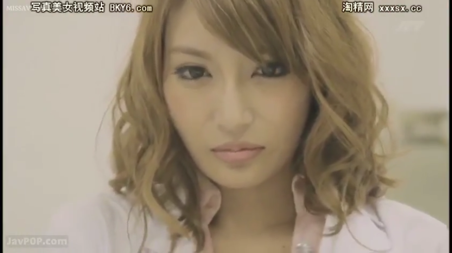 面部特写 · Gaze · 长发 · 正面 · 诊室 · indifferent · Doctor's uniform