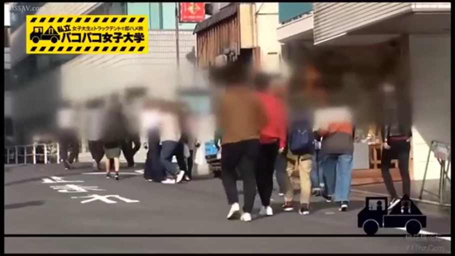 全景 · 行走 · 休闲服 · 模糊 · 户外街道 · 走动 · 日本 · 标志牌