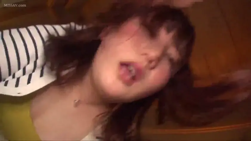 室内 · 脸部 · 仰卧 · 模糊 · 失神 · 高潮反应 · 条纹外套