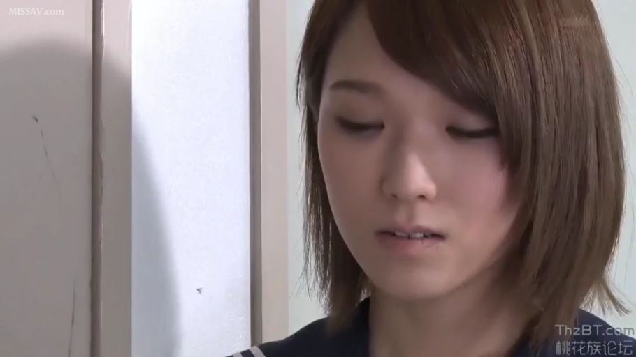 室内 · 憂鬱 · 顔部のクローズアップ · 水手服 · ショートヘア · 俯首