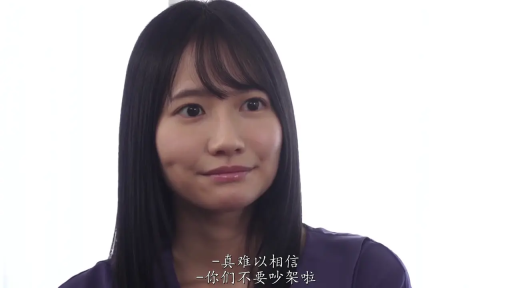 室内 · 面部特写 · 注视 · 惊讶 · 正面 · 紫色上衣 · 人像