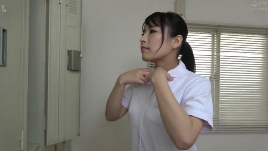 站立 · 巨乳 · 中景 · 自然 · 健身房 · 健身 · 运动装 · 健身器械