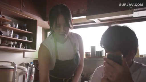 站立 · 中景 · 居家 · キッチン · 温柔 · エプロン · 电饭煲 · 烹饪