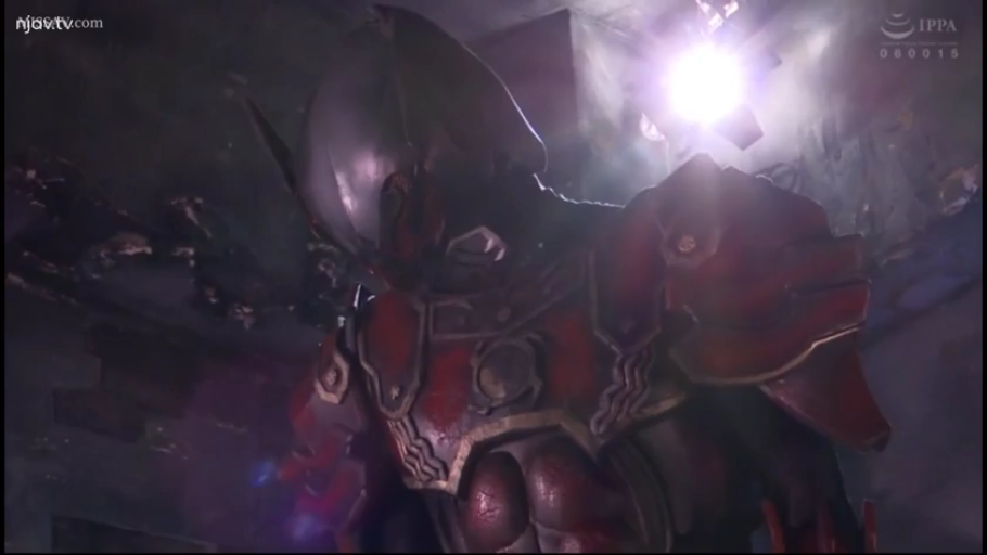 站立 · 半身特写 · 凝視 · 廃墟 · 特摄战衣